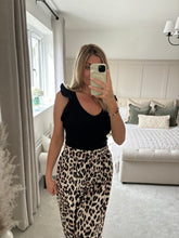 Load image into Gallery viewer, ISSY BLACK RIBBED FLUTTER SLEEVE KNITTED TOP