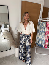Load image into Gallery viewer, MANDY CREAM PLUNGE NECK CROPPED BLOUSE