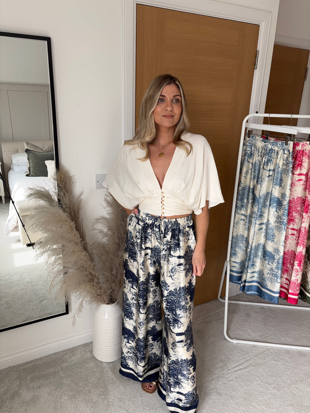 MANDY CREAM PLUNGE NECK CROPPED BLOUSE