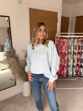Load image into Gallery viewer, L&#39;AMOUR DE MA VIE SLOGAN SWEATSHIRT