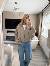 Load image into Gallery viewer, JULES TAUPE BUBBLE HEM LIGHTWEIGHT JACKET