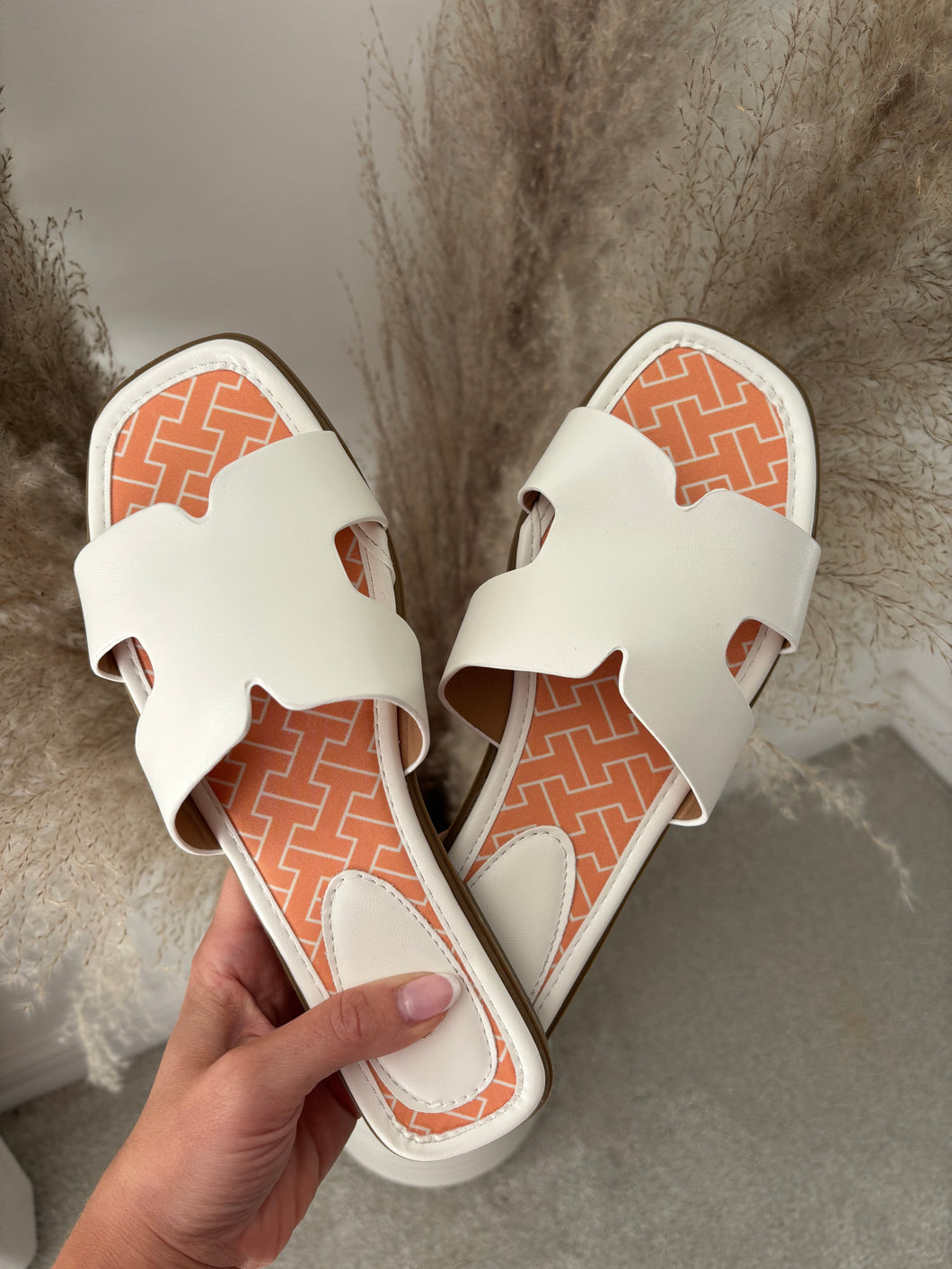 ELLIE WHITE H SANDALS