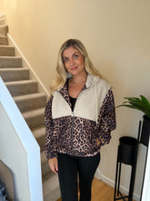 Load image into Gallery viewer, TEDDY FLEECE COLLAR LEOPARD PRINT JACKET