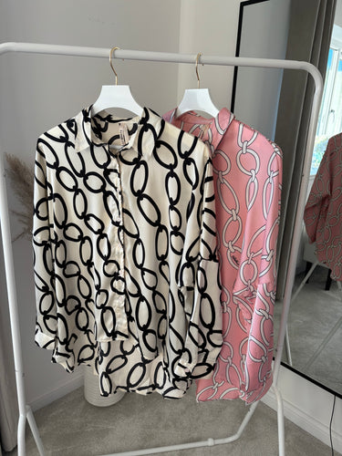 CICI BLACK CHAIN PRINT DIP HEM BLOUSE
