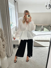 Load image into Gallery viewer, RAE WHITE RUFFLE TOP