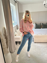 Load image into Gallery viewer, CICI PINK CHAIN PRINT DIP HEM BLOUSE