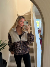 Load image into Gallery viewer, TEDDY FLEECE COLLAR LEOPARD PRINT JACKET