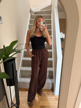 Load image into Gallery viewer, JESSIE BROWN SEAM FRONT JOGGING BOTTOMS