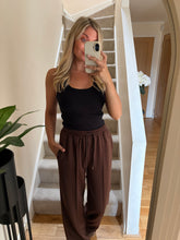 Load image into Gallery viewer, JESSIE BROWN SEAM FRONT JOGGING BOTTOMS