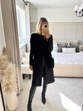 Load image into Gallery viewer, FAYE BLACK KNIT WAISTCOAT WITH FUR POCKETS
