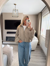 Load image into Gallery viewer, JULES TAUPE BUBBLE HEM LIGHTWEIGHT JACKET