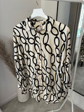Load image into Gallery viewer, CICI BLACK CHAIN PRINT DIP HEM BLOUSE