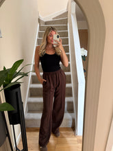 Load image into Gallery viewer, JESSIE BROWN SEAM FRONT JOGGING BOTTOMS