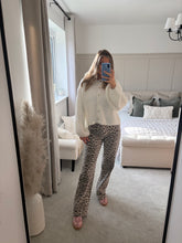 Load image into Gallery viewer, QUINN LEOPARD PRINT STRAIGHT LEG JEANS